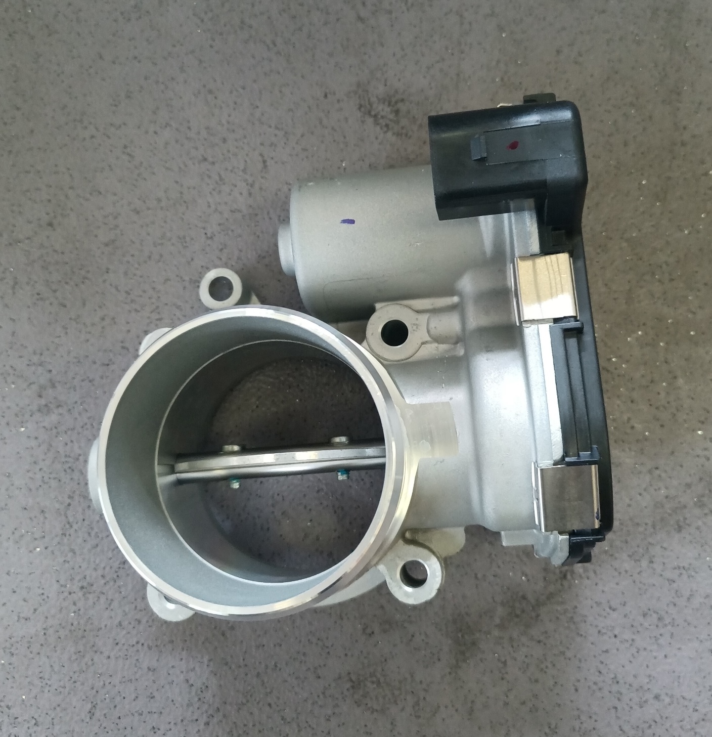 Diesel engine throttle