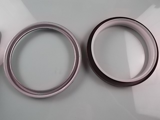 Задний сальник коленвала; удалил так же, как и 1004-00686-2