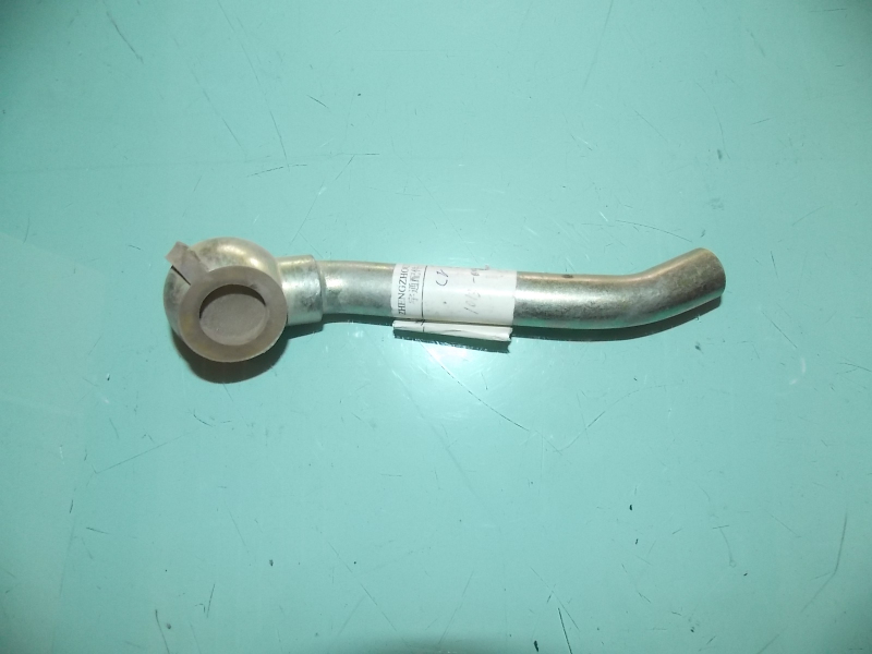 Engine oil cooling water pipe