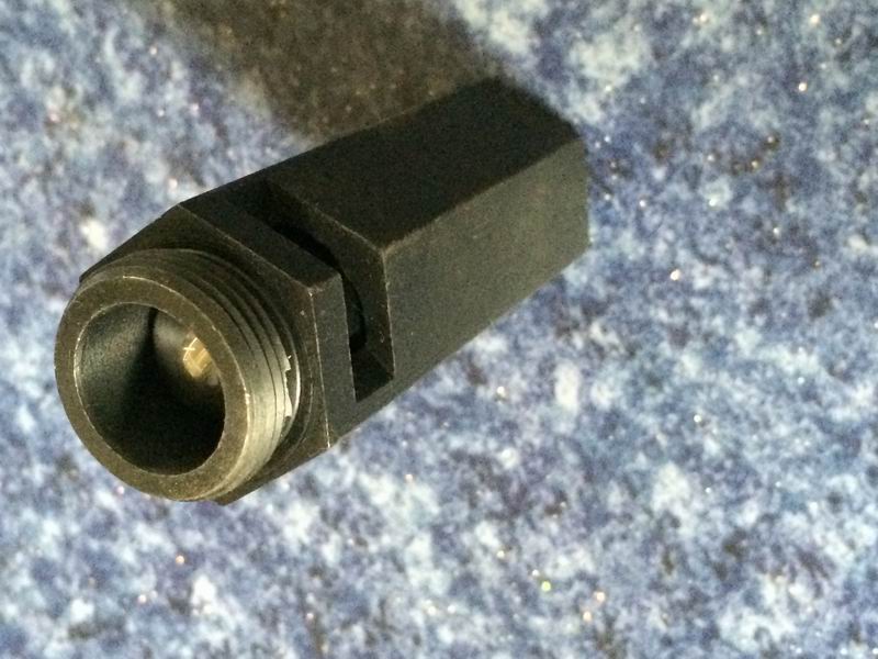 Main oil channel pressure limiting valve assembly