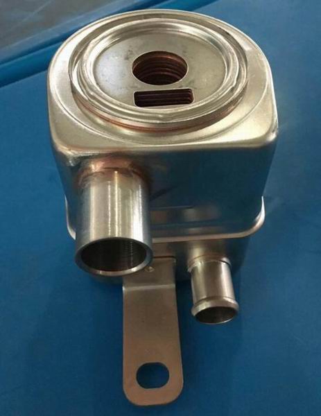 Маслоохладитель двигателя