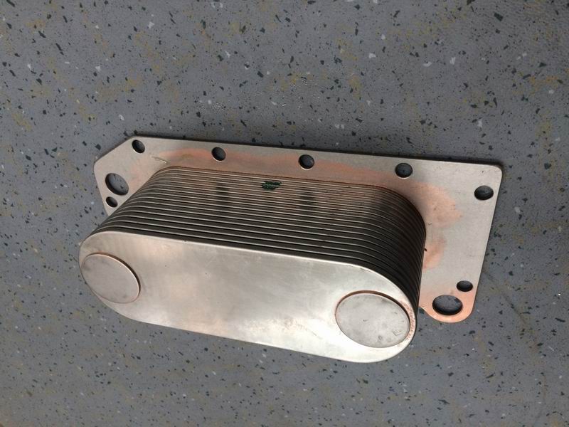 Engine oil cooler core