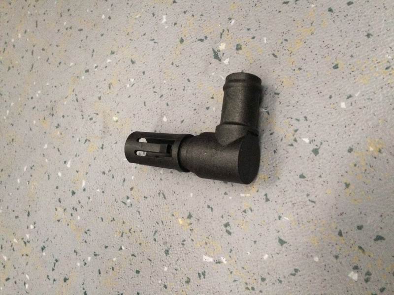 Разъем воздуховода вентиляции картера-1