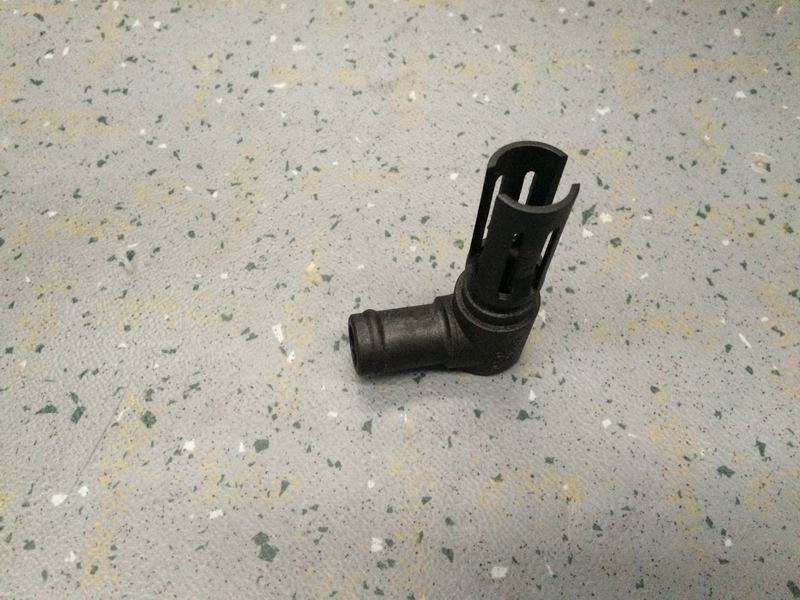Разъем воздуховода вентиляции картера-2