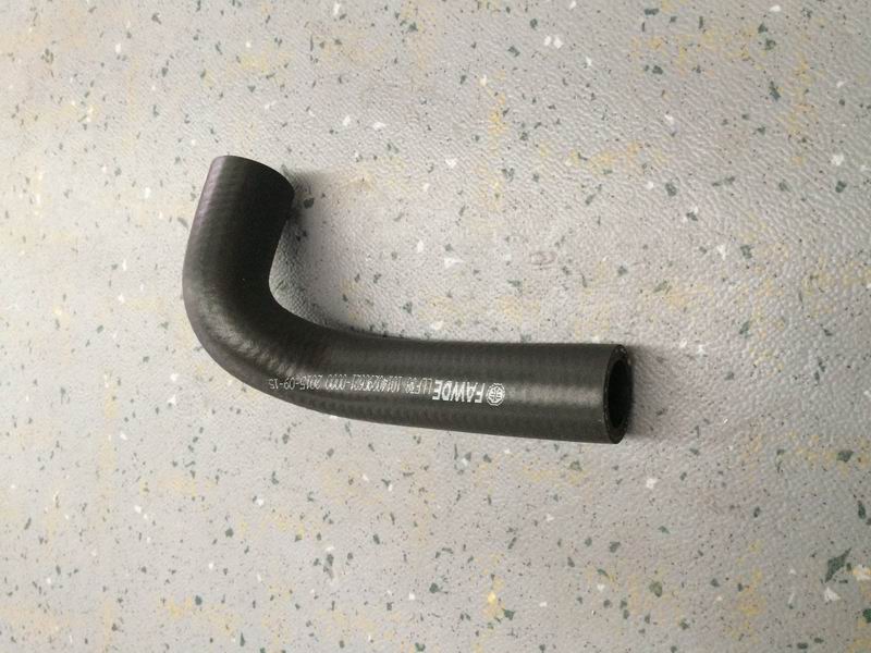 Connection pipe-oil and gas separator ventilation pipe