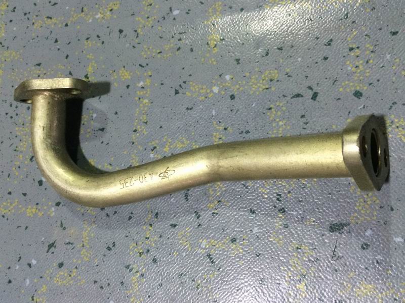 Engine oil outlet pipe assembly