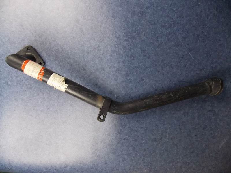 Engine plus oil pipe