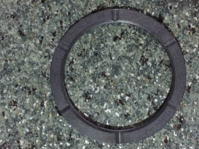 Упорный подшипник промежуточной шестерни распределительного вала