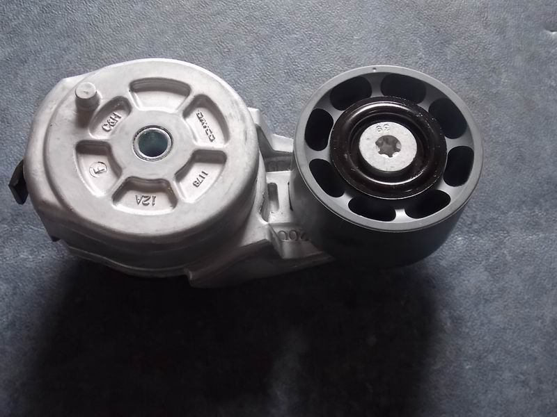 Belt tightening wheel