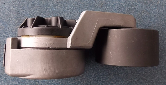 Belt tightening wheel