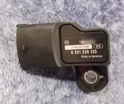 Intake pressure temperature sensor