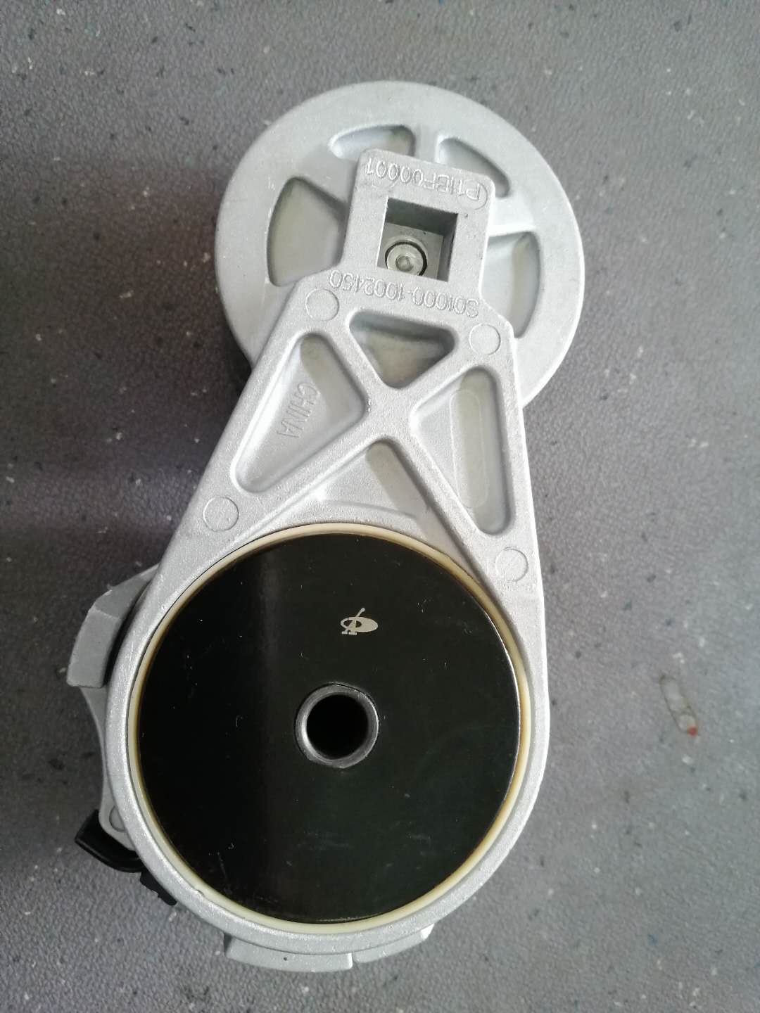 Belt tightening wheel