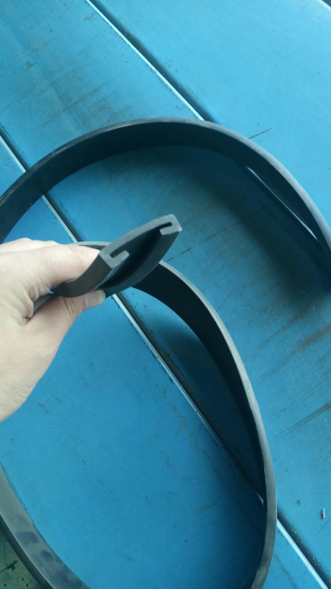 Water tank cushion belt, rubber, black