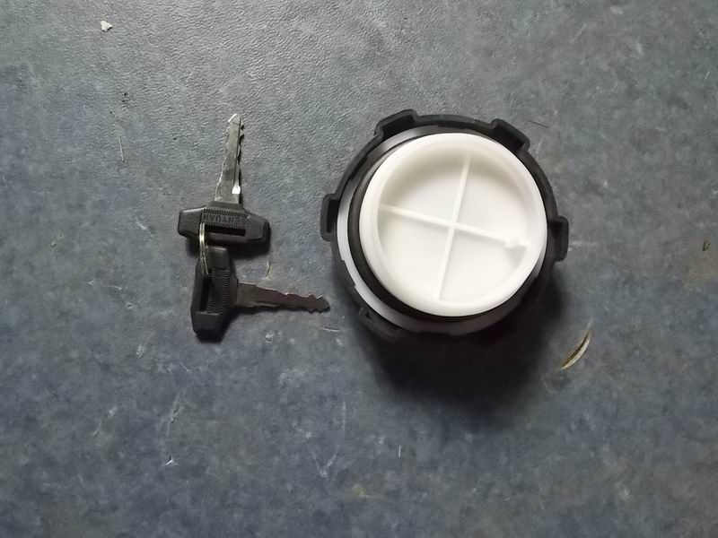 Крышка топливного бака; Φ 80 с замком-1