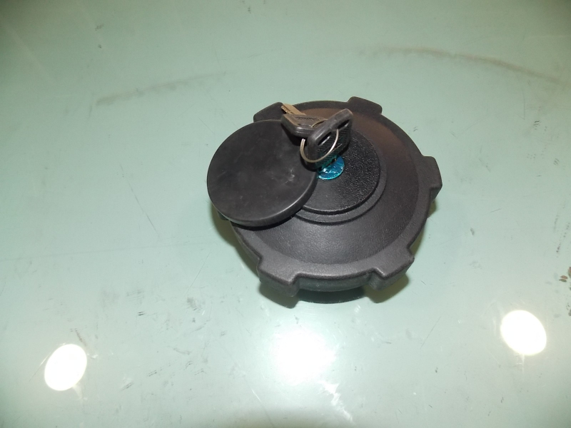 Крышка топливного бака; удалил так же, как 1101-04117