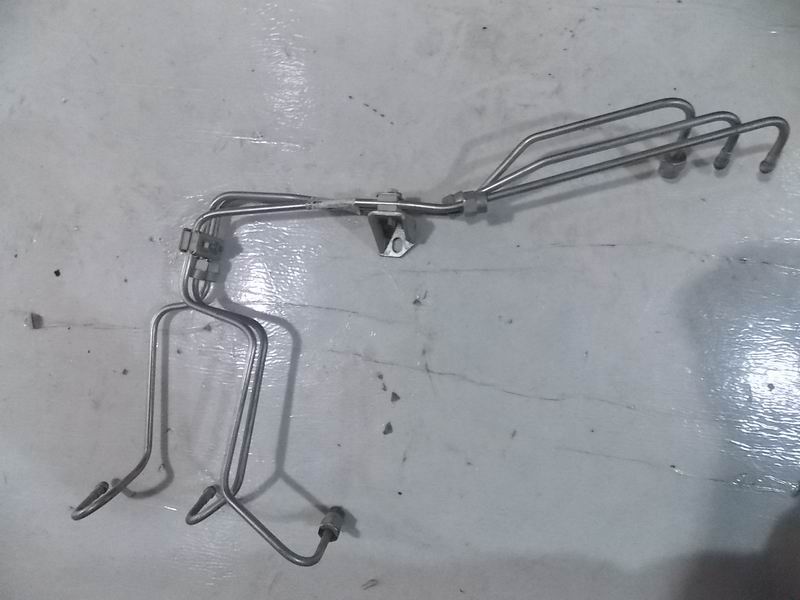 High pressure oil pipe; single cylinder