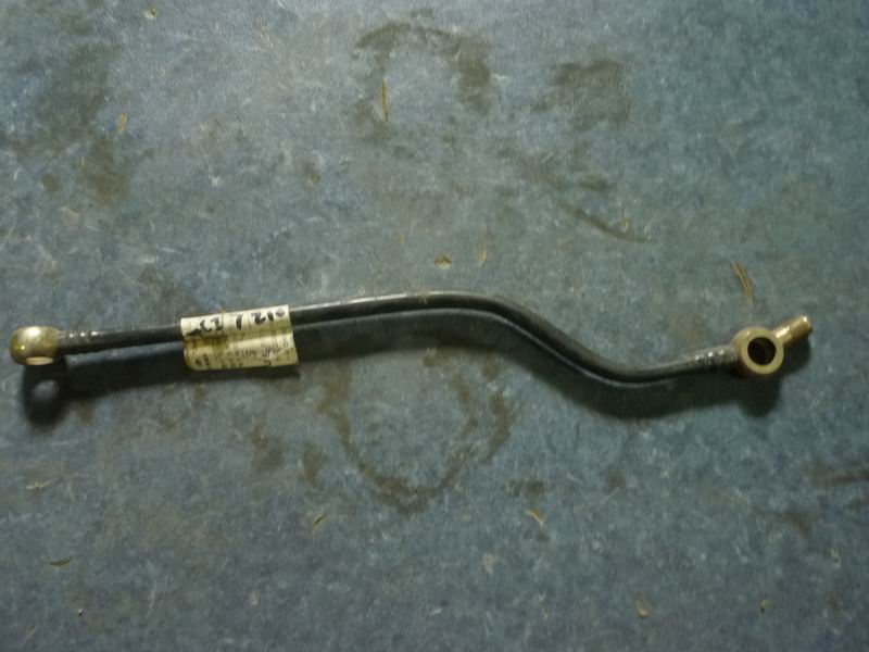 Fuel injection pump oil outlet pipe