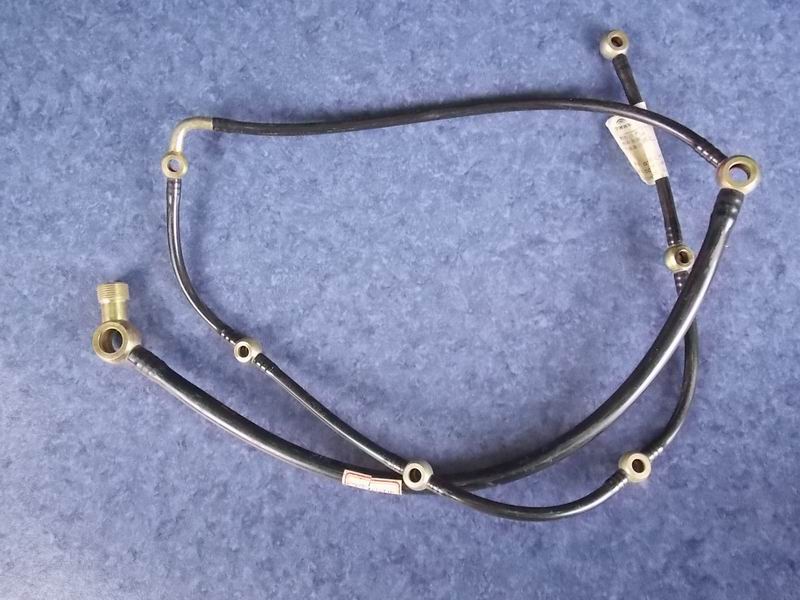 Fuel injector return pipe