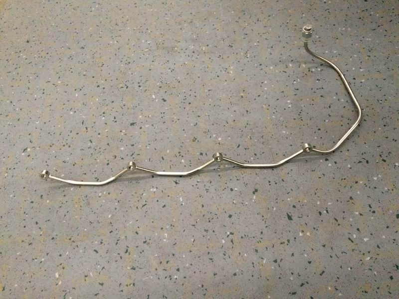 Fuel injector return pipe