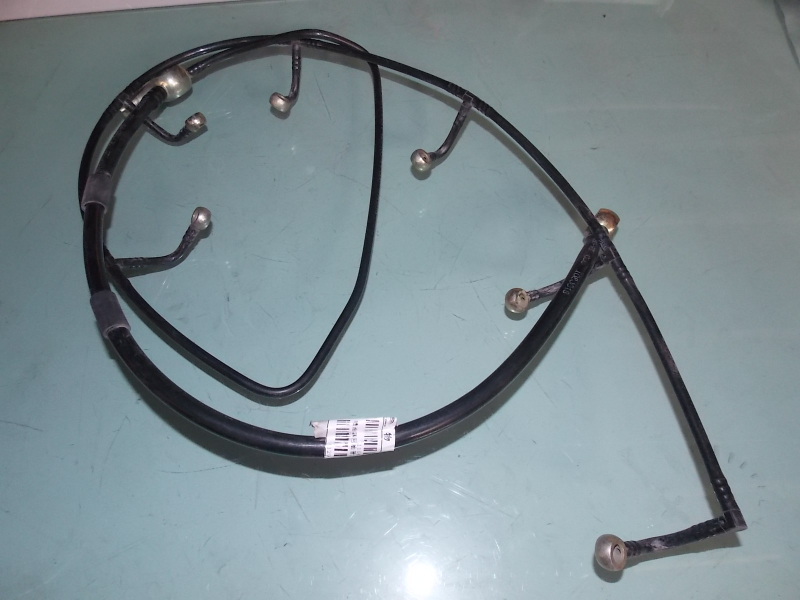 Fuel injector return pipe