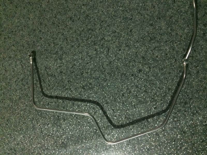 Fuel injector return pipe