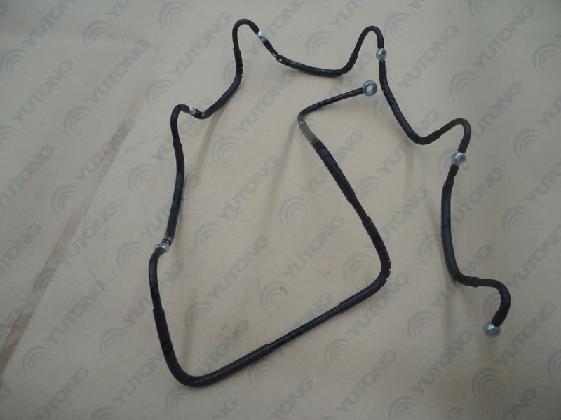 Fuel injector return pipe