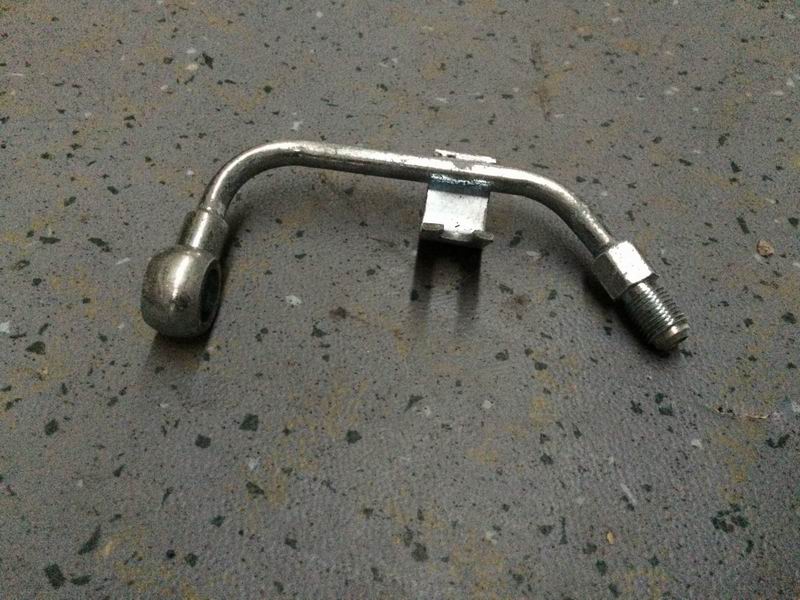 Oil injection pump return pipe