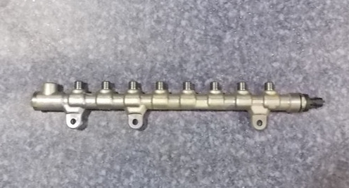 Fuel common rail pipe