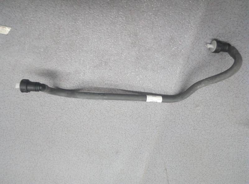 Electric oil pump oil outlet hose