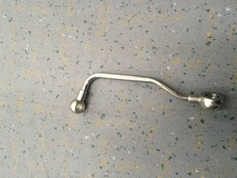 Fuel return pipe; cylinder head to fuel connector