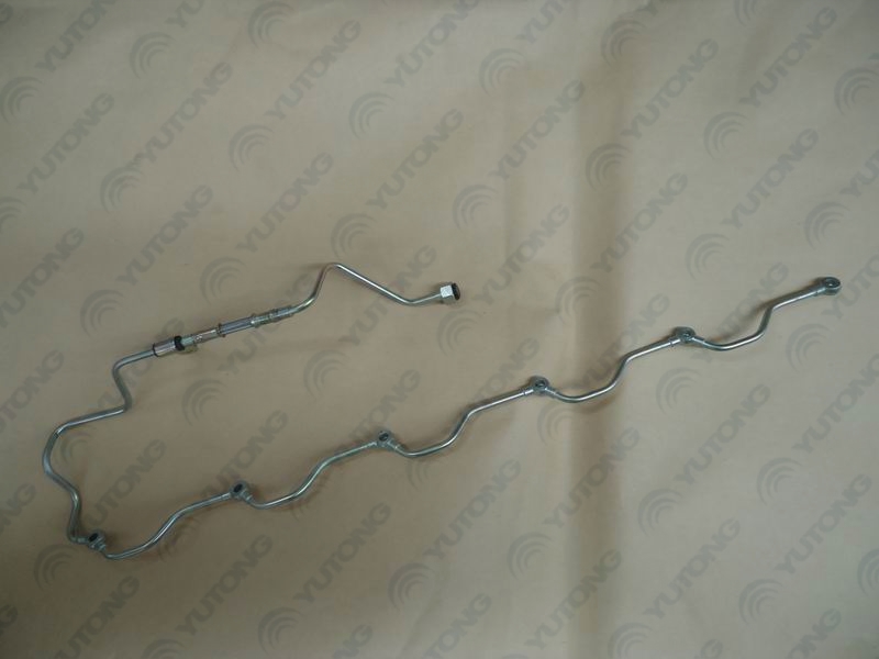 Fuel injector return pipe