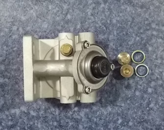 Основание топливного фильтра (включая ручной масляный насос)