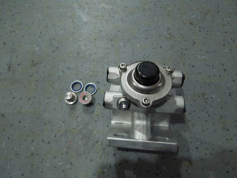 Fuel filter base (including hand oil pump)-2