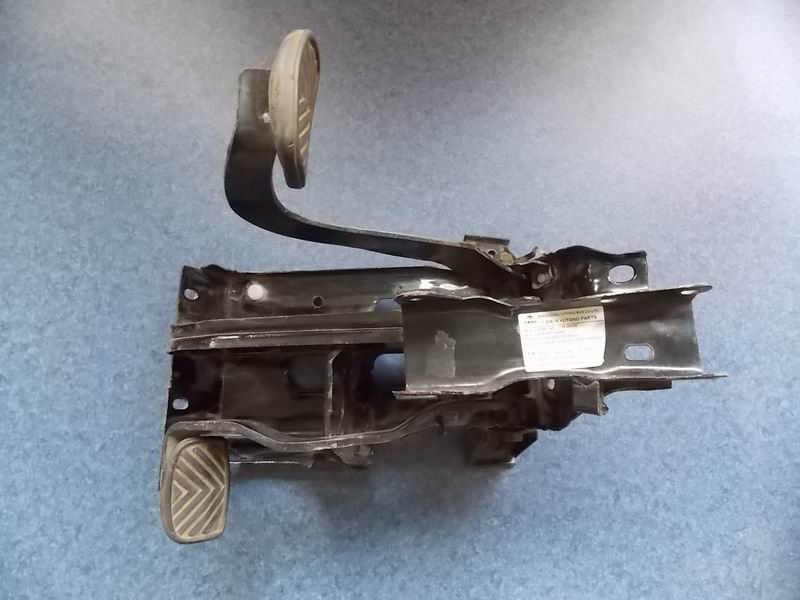 D Pedal mechanism assembly