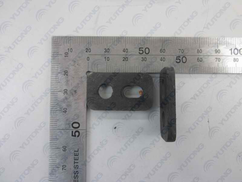 Radiator return spring fixing plate