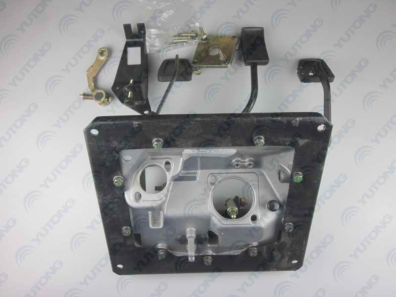 D Трехкомбинационный педальный узел (не включая два главных насоса)-1