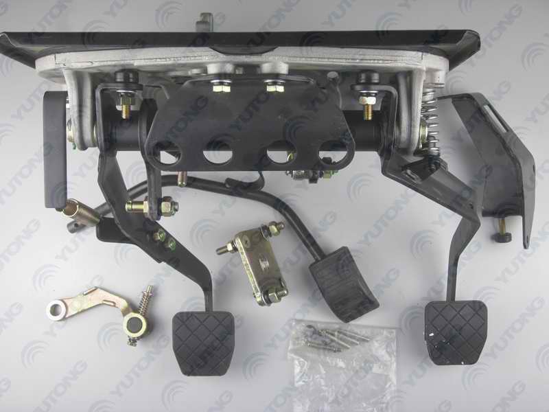 D Трехкомбинационный педальный узел (не включая два главных насоса)-2