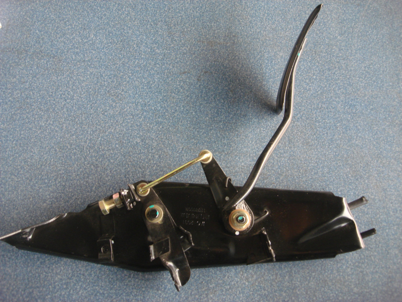 Педаль акселератора и кронштейн в сборе