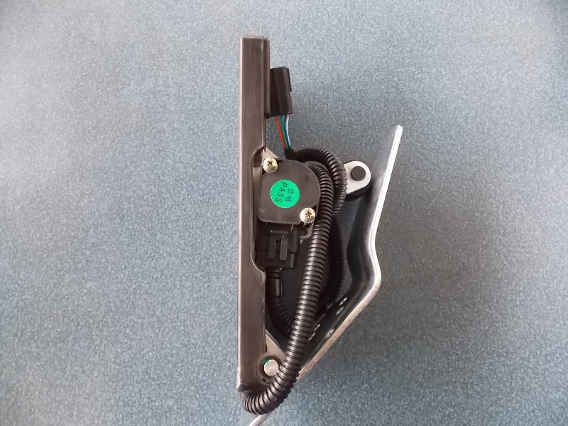 电子油门踏板总成(配YC6J200-30)-2