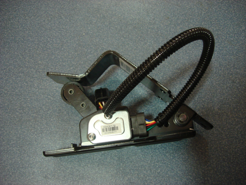 D Electronic throttle pedal assembly (with YC4F115-30)-1