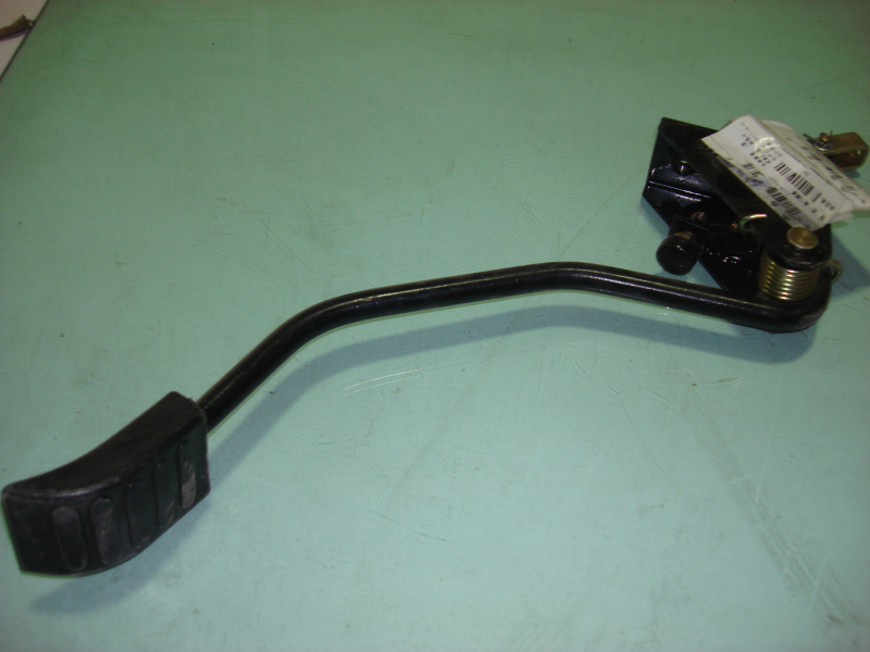 Other parts of Ou-2 throttle control, mechanical throttle pedal