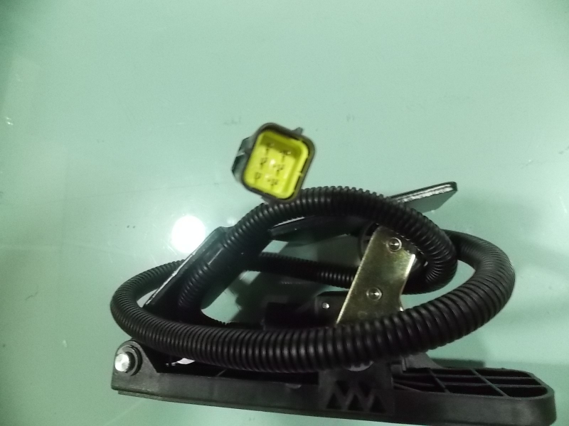 Электронная педаль газа в сборе-2