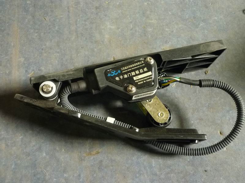 Электронная педаль газа в сборе