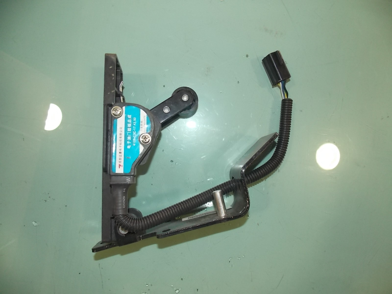 Электронная педаль газа в сборе