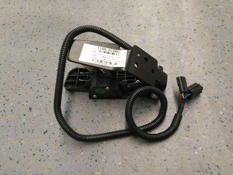 Педальный механизм, педаль акселератора, напольная