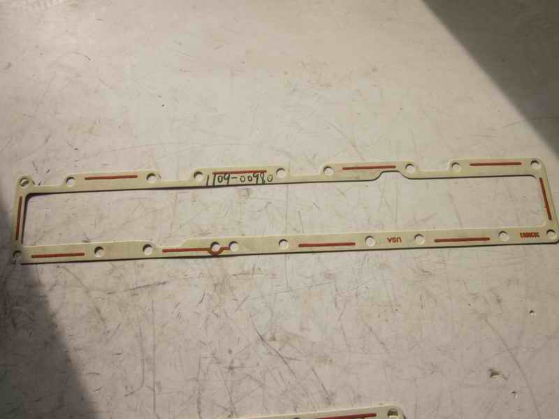 Air intake manifold cover pad