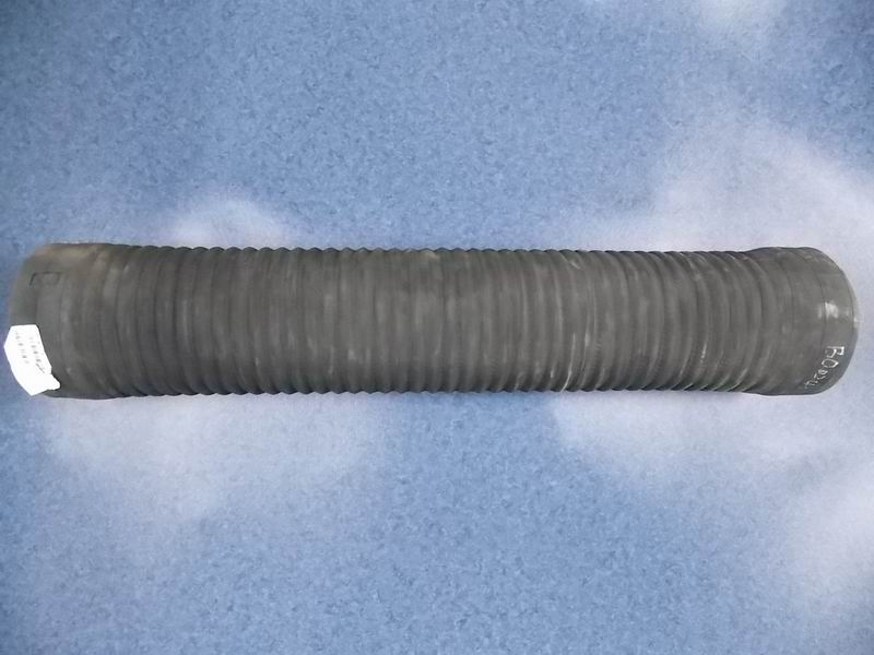 Резиновая гофрированная труба (внутренний диаметр φ 180 , Л= 950 )