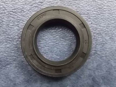 Fuel injection pump oil seal