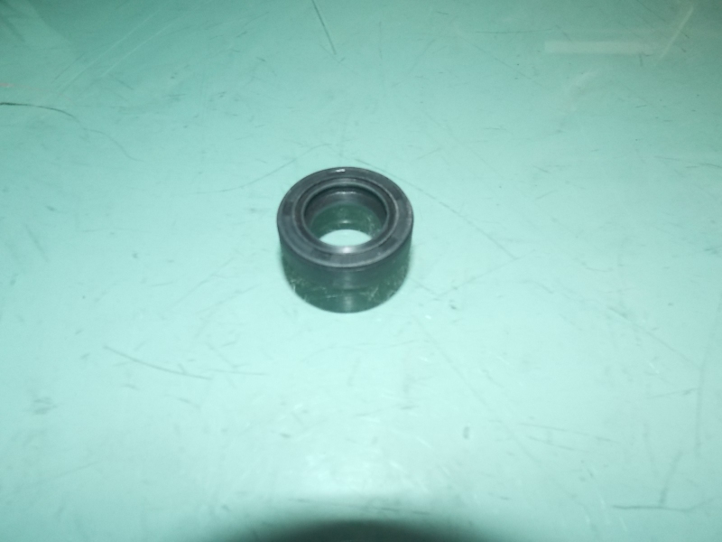 Fuel injection pump connection shaft oil seal-1