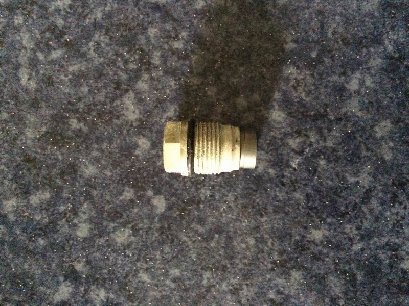 Oil rail pressure limiting valve